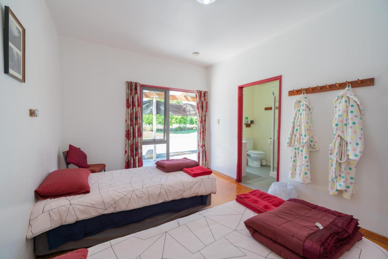 Hostel Bob & Maxines Backpackers Te Anau Zewnętrze zdjęcie