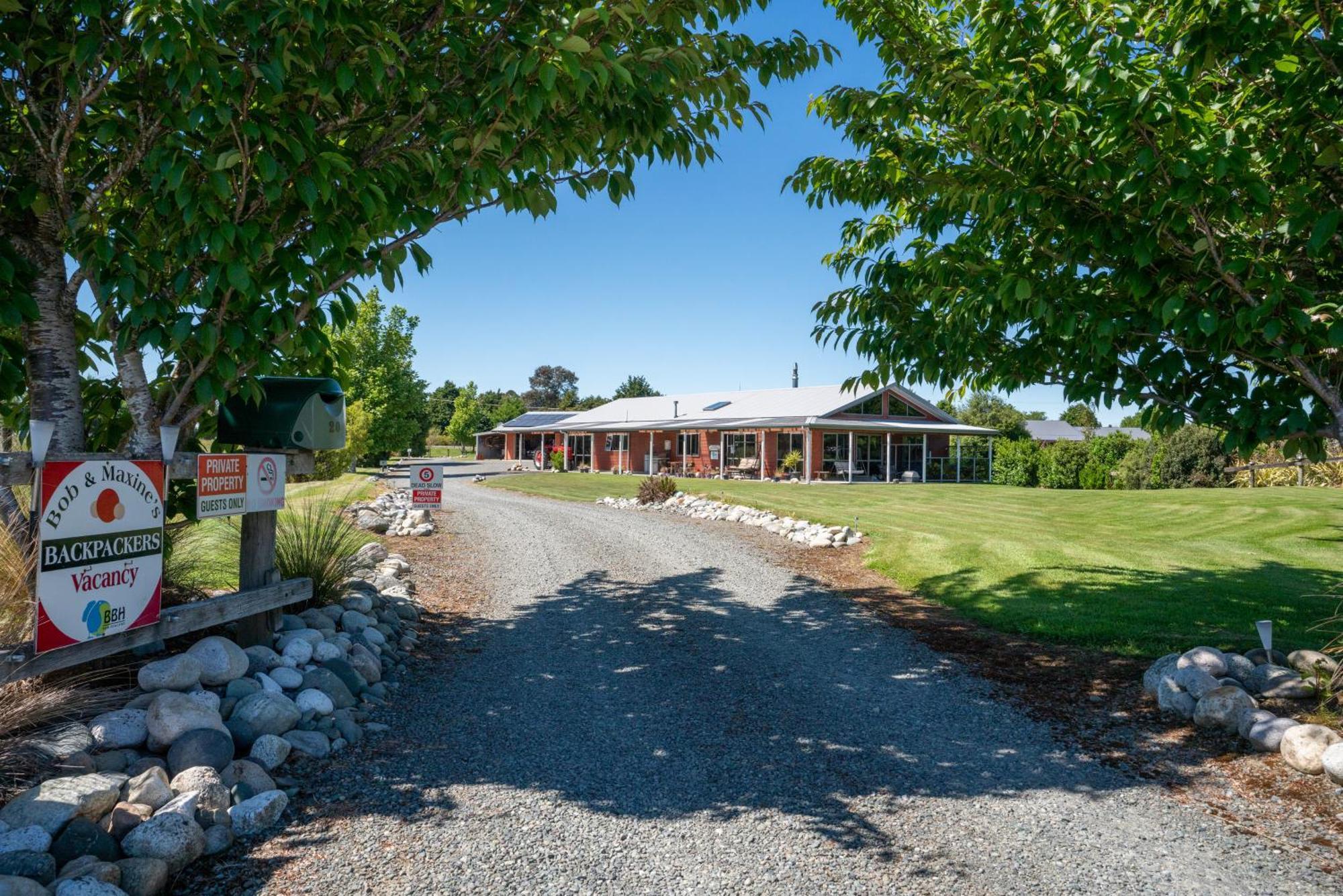 Hostel Bob & Maxines Backpackers Te Anau Zewnętrze zdjęcie