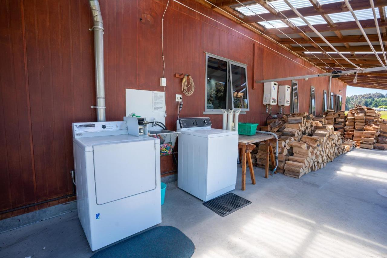 Hostel Bob & Maxines Backpackers Te Anau Zewnętrze zdjęcie